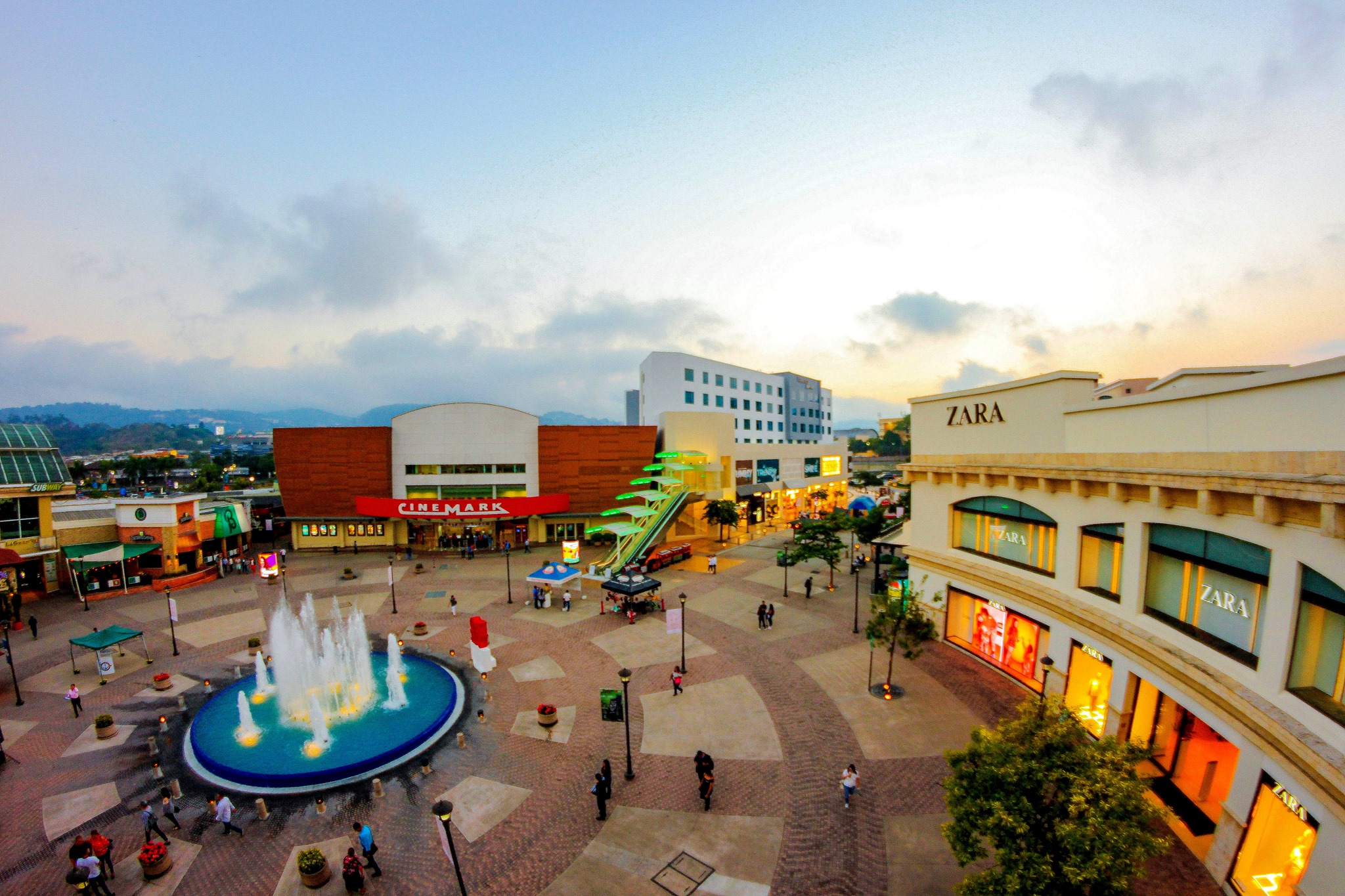Ciudad & Deleite de pupusas - imagen 3